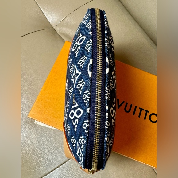 Sold x Louis Vuitton Limited edition Jacquard Since 1854 Cosmetic Pouch - Picture 5 of 12